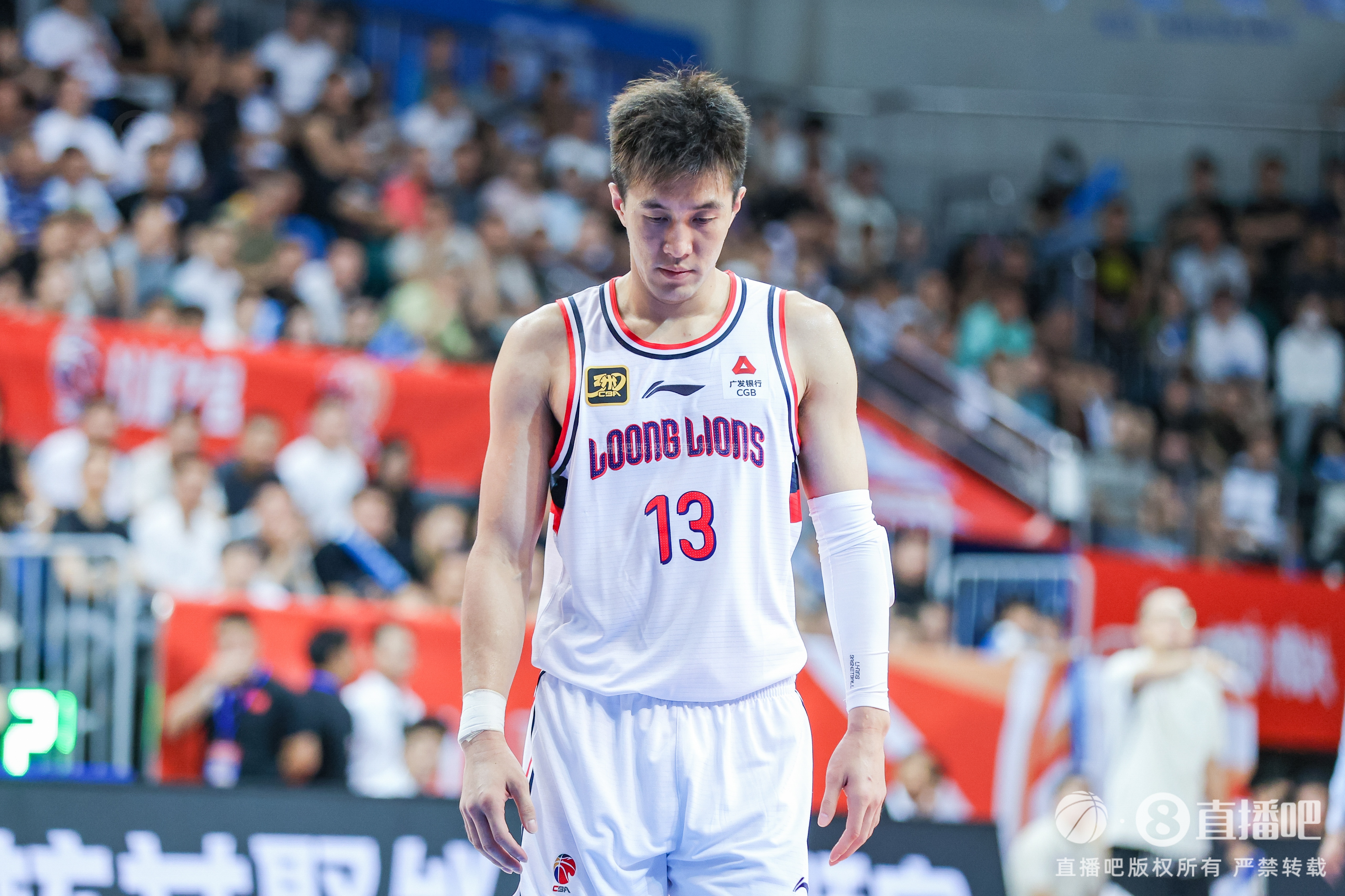 MK体育app下载-引发热议！“郭艾伦被诈骗近千万”词条登上热搜 目前升至第2