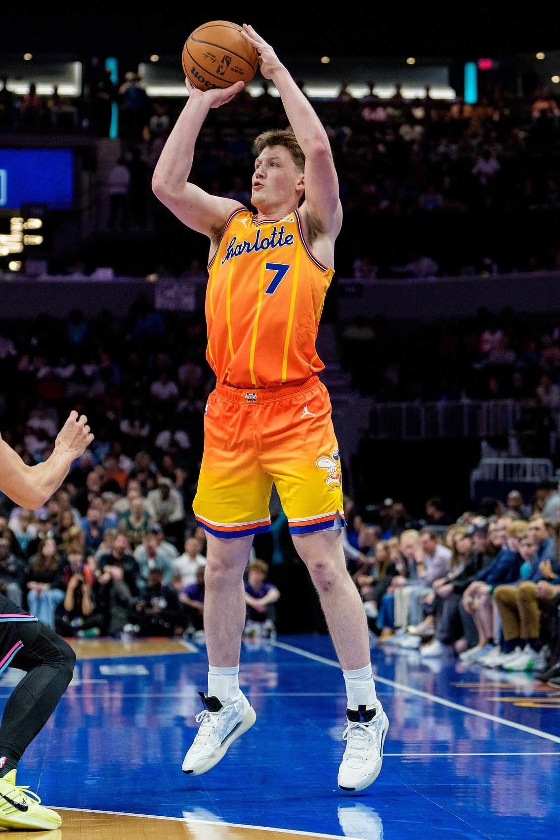 MK体育登录入口-克尼佩尔三分王不保？克尼佩尔最近2场三分9中1 东契奇今日解禁！