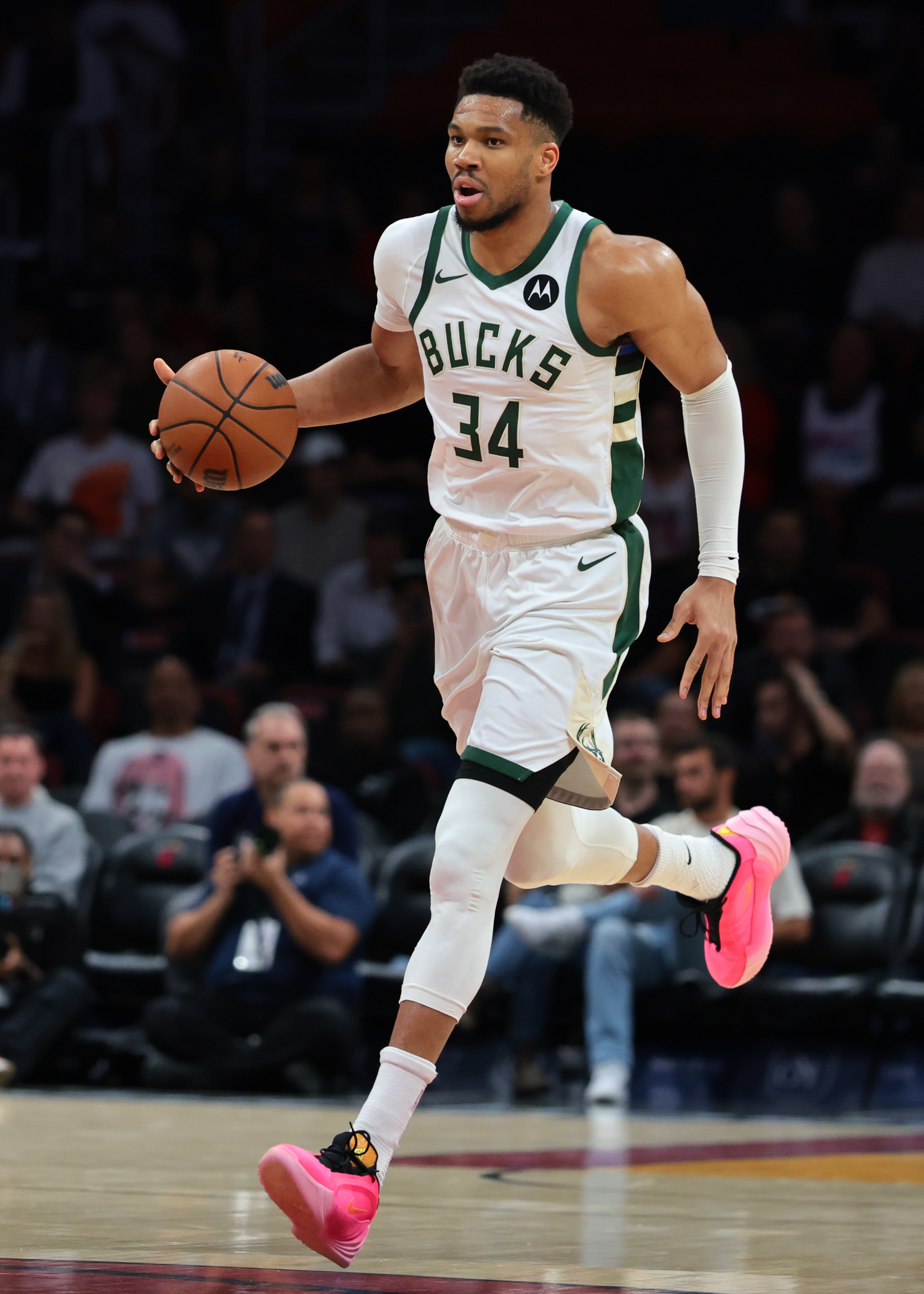 MK体育app下载-里弗斯：字母想兄弟同台但他没完全康复 我夹在中间进退两难