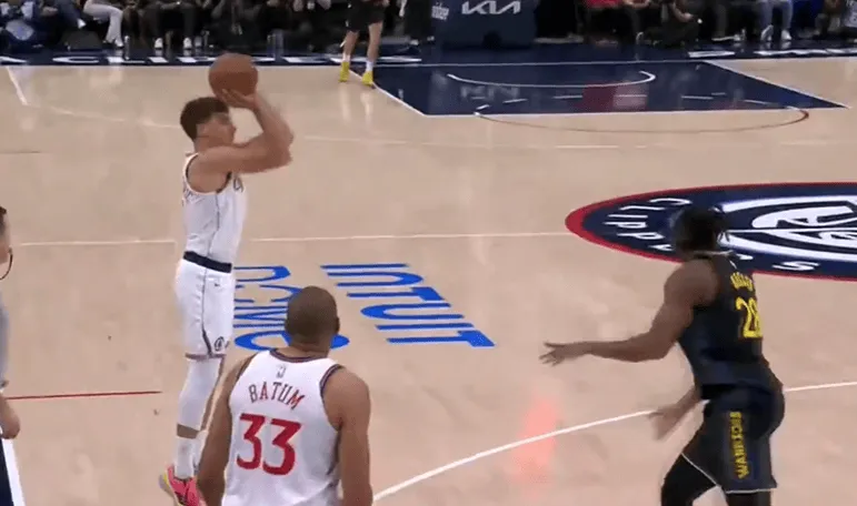 MK体育官方入口-波格丹时隔一个月进入轮换，首节上来就在45度角命中三分