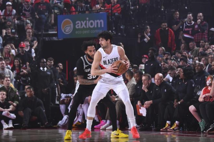 MK体育-15分大逆转！马刺2-1复仇开拓者，裁判抢戏，卡斯尔33+5 榜样立功
